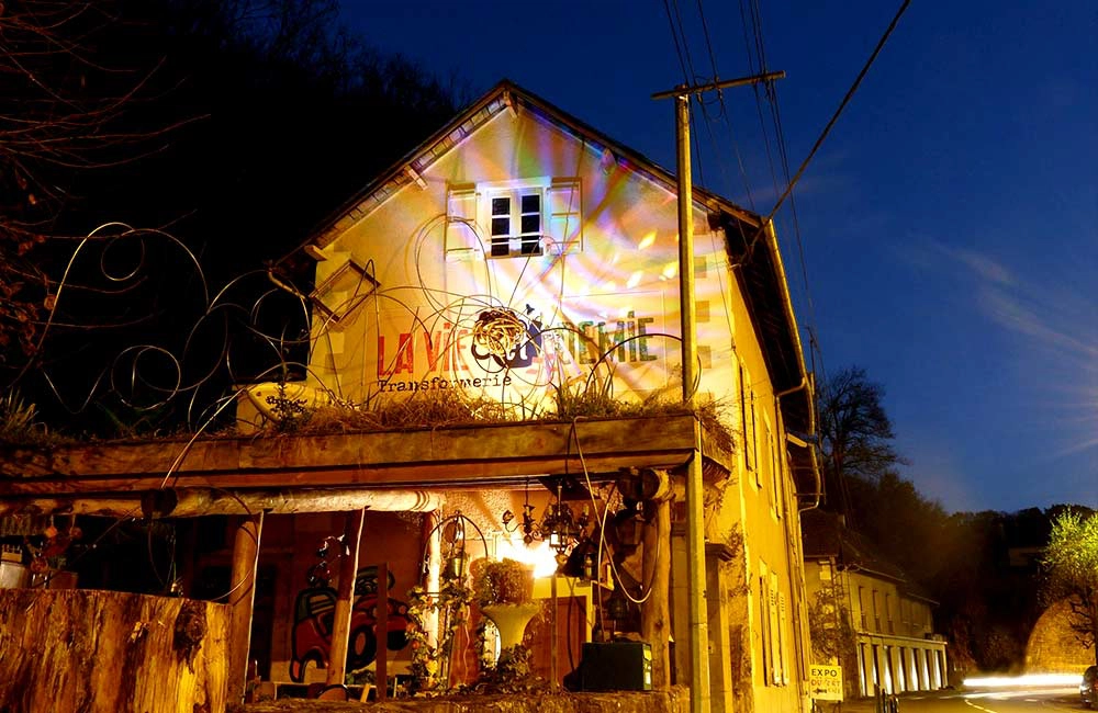 La Vie et Demie, extérieur